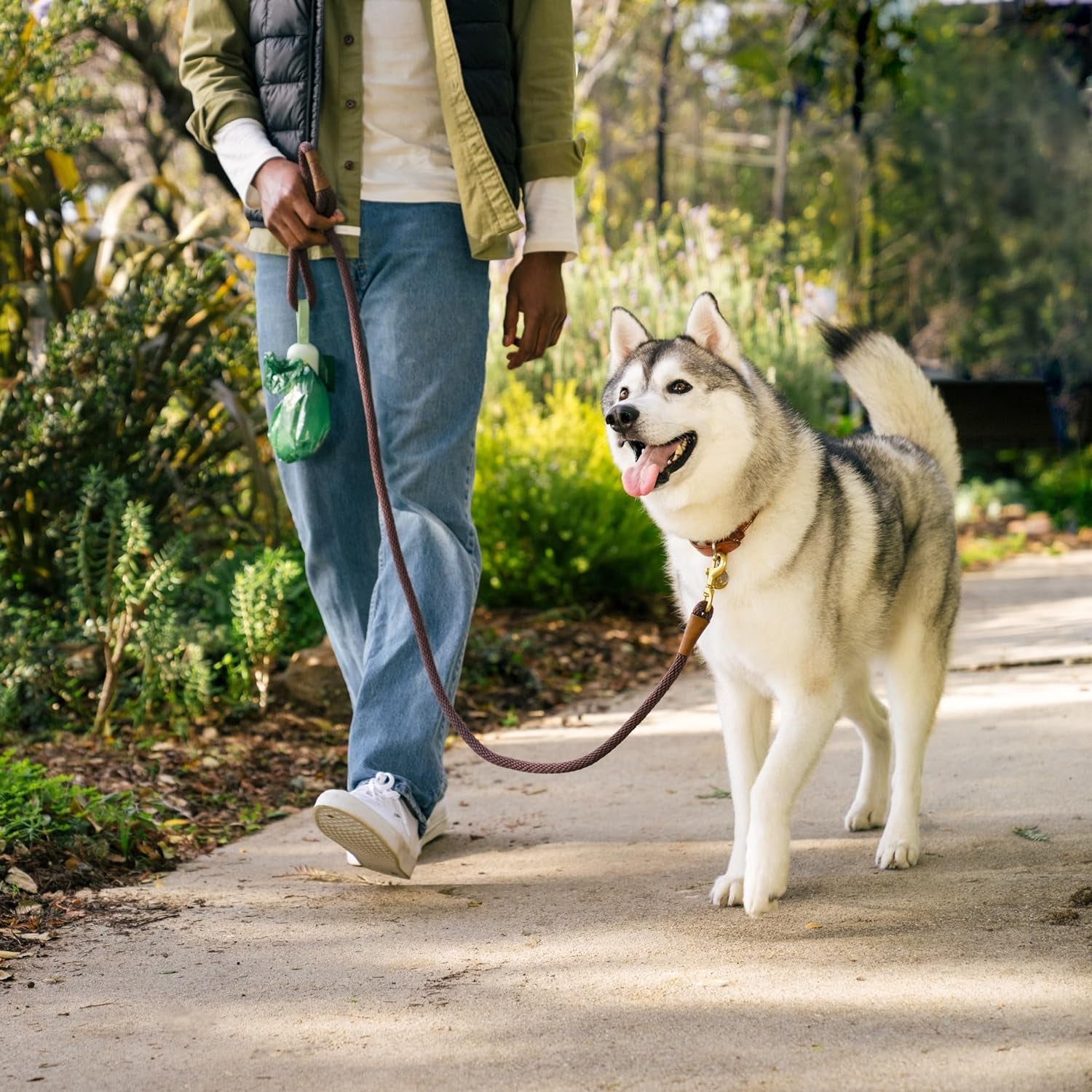 Dog Poo Bag Holder with Dog Poo Bags Rolls, Durable and Guaranteed Leakproof, Lavender Scented, 1 Dispenser and 900 Bags